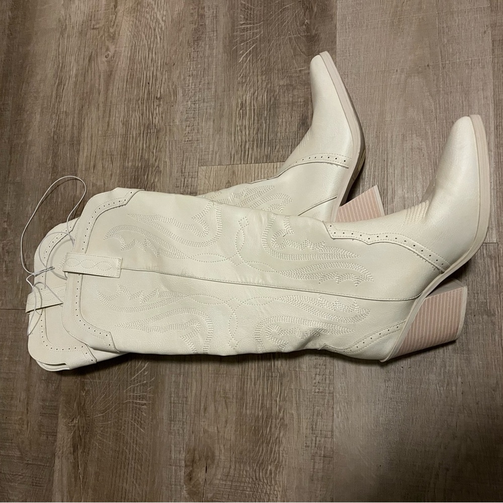 Women's Ivory Western Boots